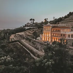 https://villa-residenza-genua.hotelitalianriviera.com